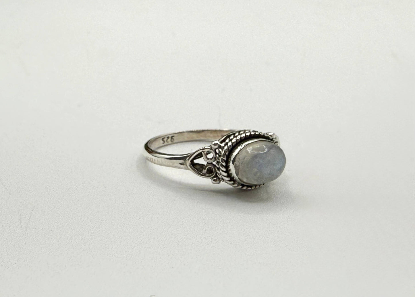 Rainbow Moonstone Side Oval Ring-SterlingSilver/925: 9