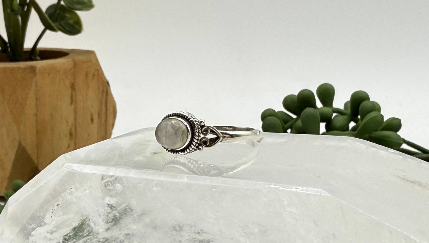 Rainbow Moonstone Side Oval Ring-SterlingSilver/925: 9