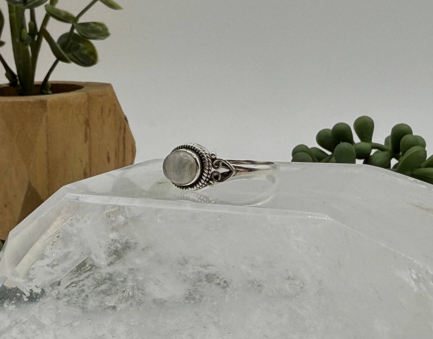 Rainbow Moonstone Side Oval Ring-SterlingSilver/925: 9