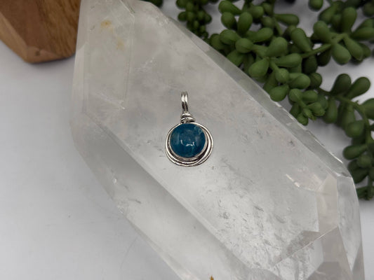 Blue Apatite Round Cabochon Gem Pendant Sterling Silver/925